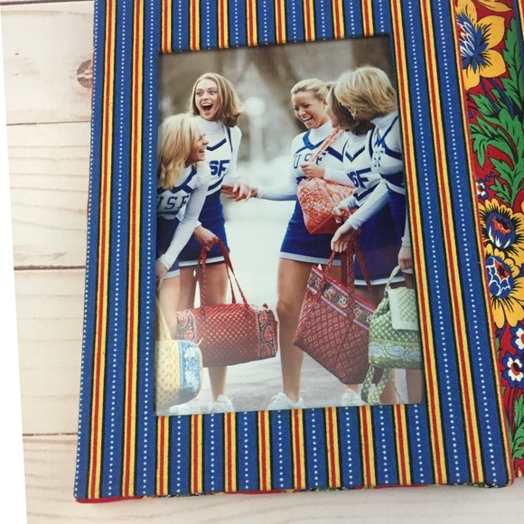 Vera Bradley Villa Red Bifold Picture Frame Two 4" x 6" Photos Retired New - Picture 7 of 9